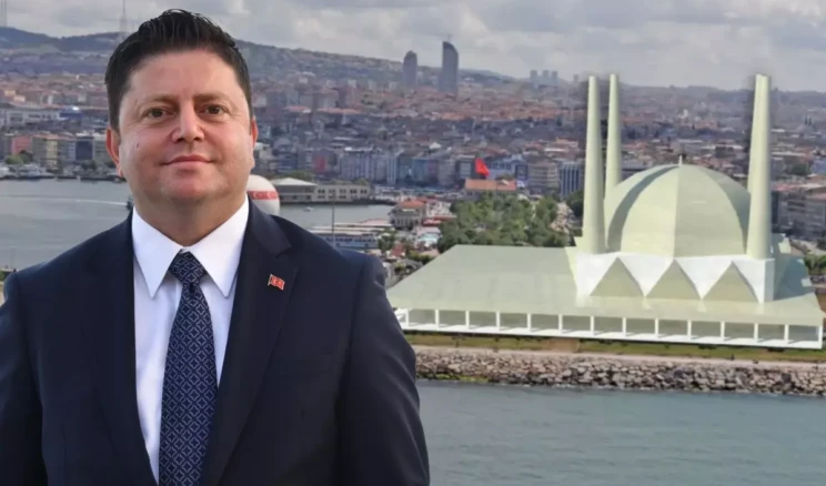 Kadıköy Belediye Başkanı Mesut Kösedağı, sahile yapılacak cami projesine karşı çıktı